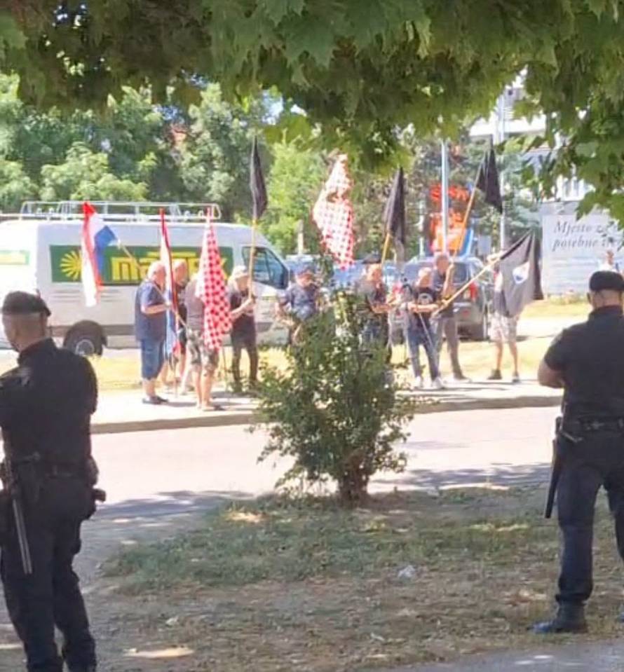 FOTO Keleminec stigao pred stan Dalije Orešković. Ona ga poslužila keksima i pelinom