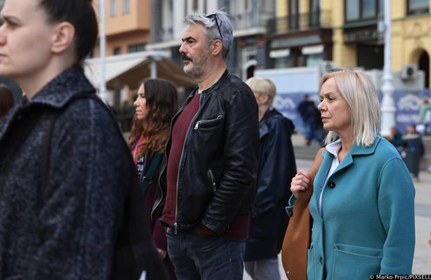 Zagreb : Na Trgu bana Josipa Jelačića, održao se kratak i snažan performans posvećen borbi protiv obiteljskog i rodno uvjetovanog nasilja