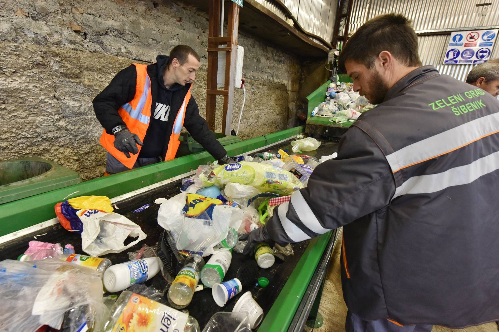 U Å¡ibenskom poduzeÄu Zeleni grad zapoÄelo razvrstavanje korisnog otpada