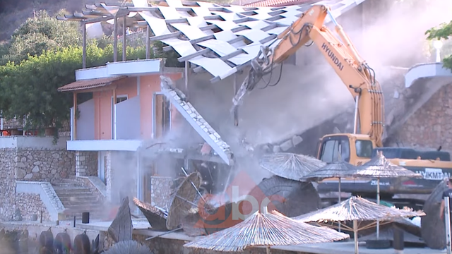 Albancu koji je napao goste srušili su restoran do temelja