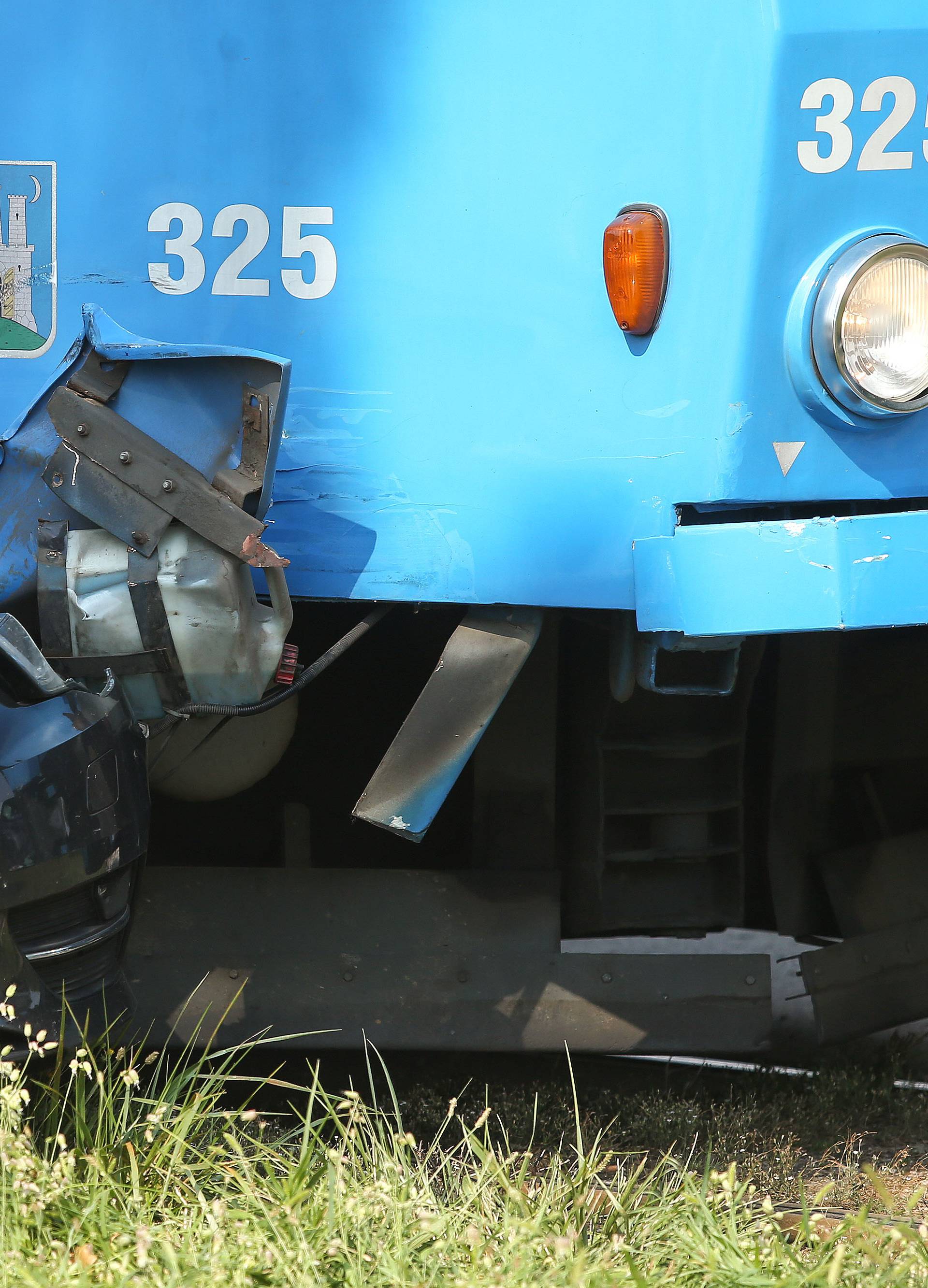 Auto i tramvaj sudarili su se u Zagrebu: 'Audi je skroz skršen'