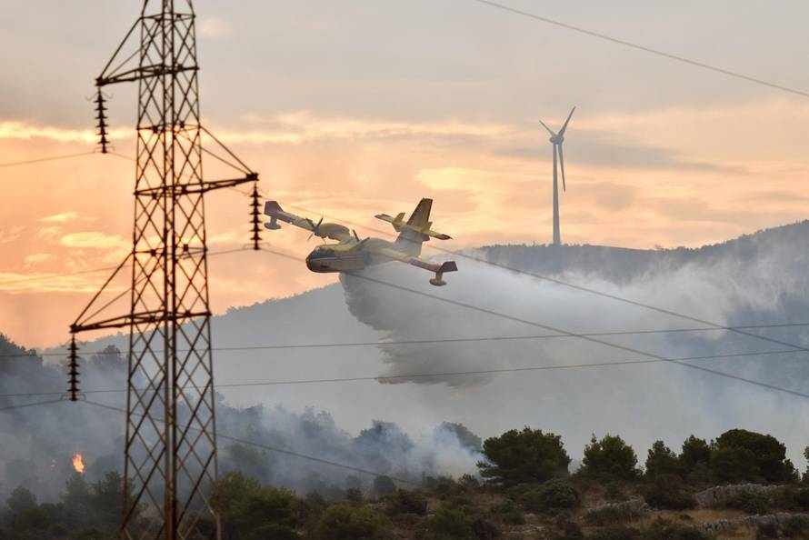 Kod naselja MihaljeviÃ¦i tijekom jutra ponovno buknuo poÅ¾ar