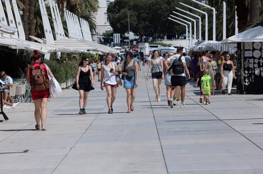 Split: Brojni mladi u centru uoči početka festivala Ultra