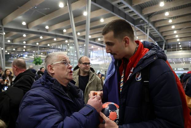 Billund: Rukometasi Hrvatske družili se s navijačima u zračnoj luci prije odlaska u Hrvatsku