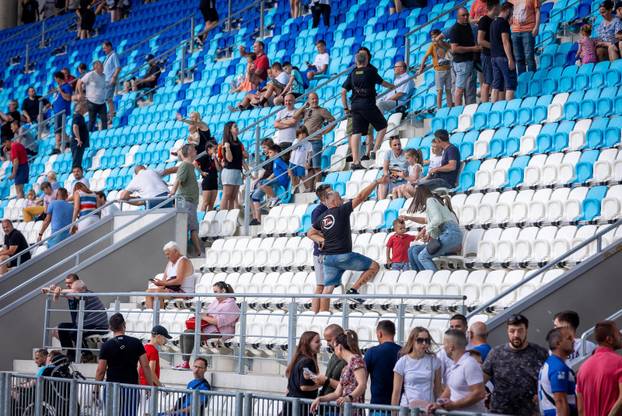 Osijek: Navijači uživali na otvorenom danu tribina novog stadiona