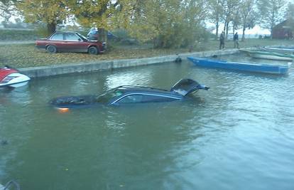 Nije se stigao snaći: Parkirao je automobil u jezero Dubrava