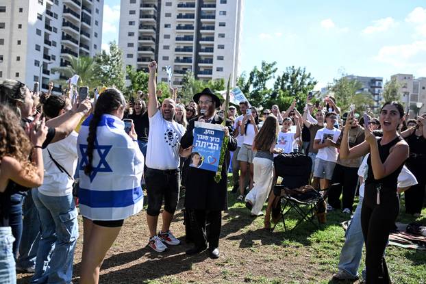 Hostages-prisoners swap deal between Hamas and Israel