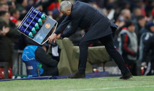 Mourinho luduje: Fellaini zabio za pobjedu, Jose razbio boce!