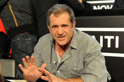 Mel Gibson uči ljude baciti u trans i hipnotizirati ih