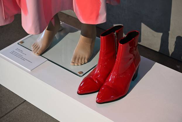 Zagreb: U predvorju MSU-a svečano otvorena izložba "MAMA ŠČ!"