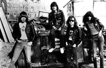 Otkrivanje skulpture grupe The Ramones