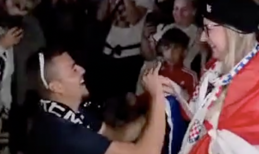 VIDEO Na koncertu Thompsona 'pale' i zaruke: 'Svi su navijali, a onda smo našli i prsten...'