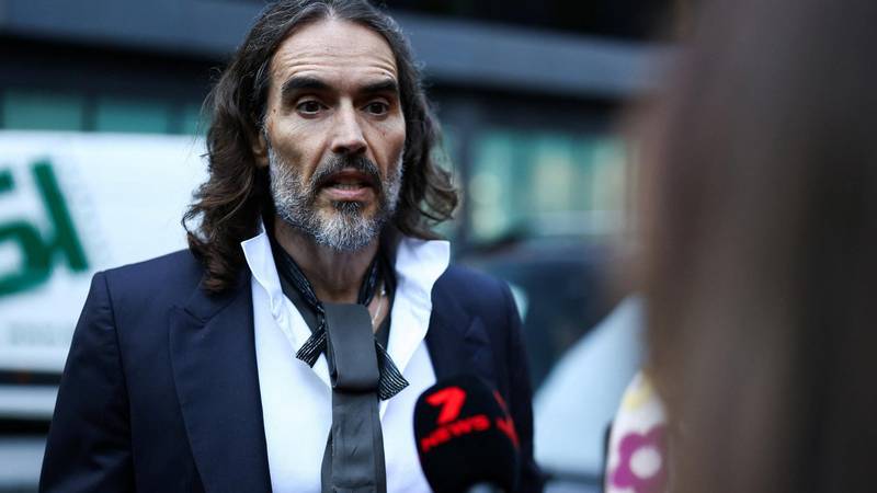 Russell Brand na sudu: 'Nikoga nisam mogao nagovoriti da svjedoči u moju korist...'