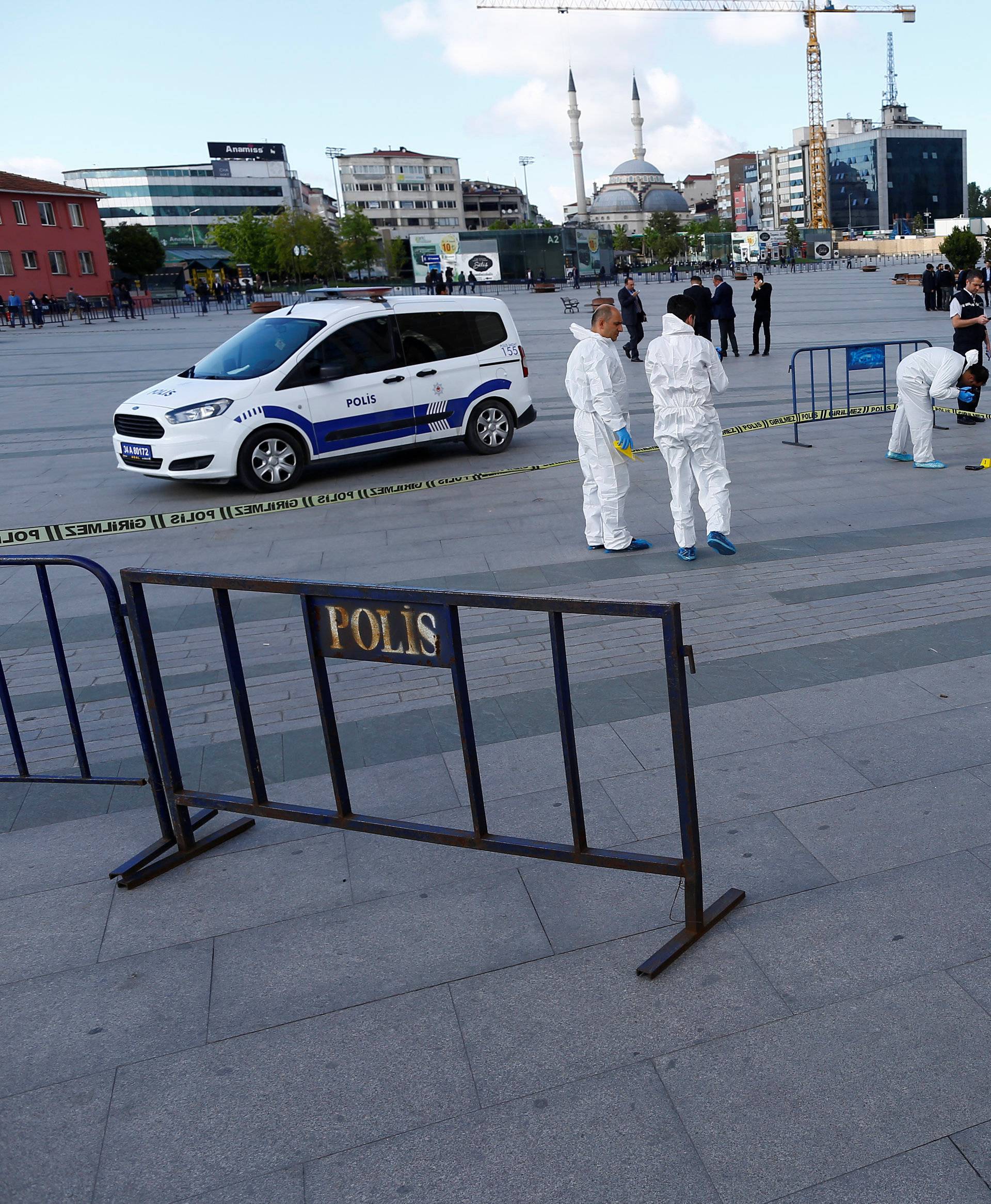 Forensic officers inspect the area after an attack aganist Can Dundar, editor-in-chief of Cumhuriyet in front of the Justice Palace in Istanbul