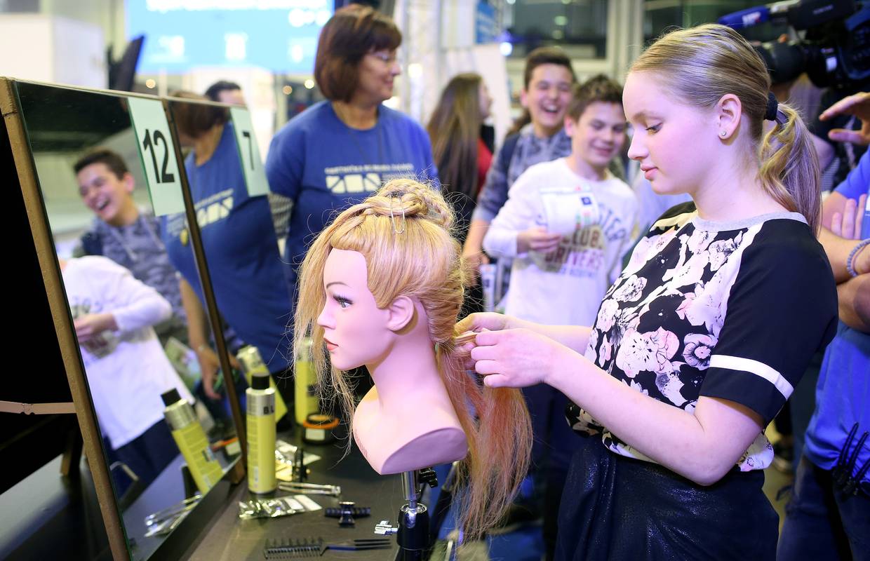 Za frizerke četiri godine škole, a tek u 2. razredu idu u salon