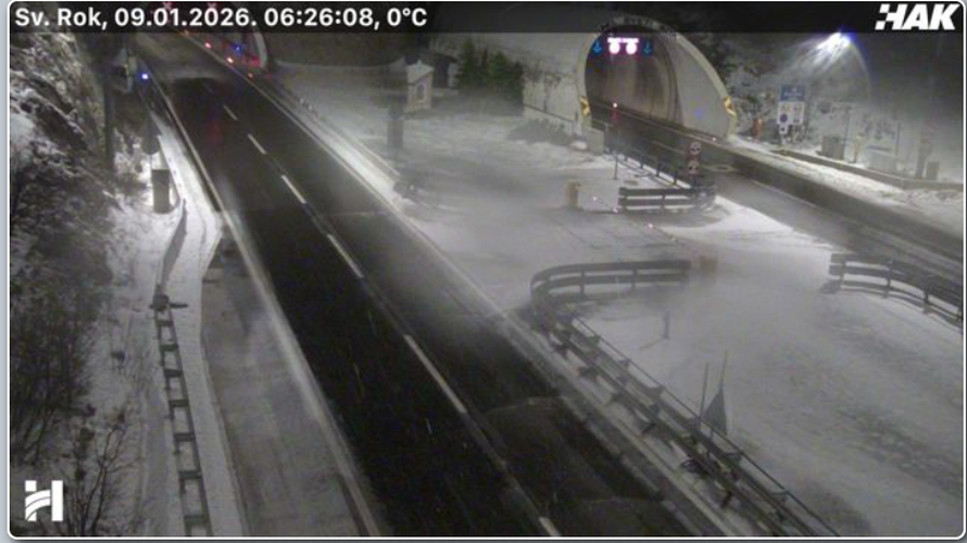 Zaledio vam se auto? Evo što niti slučajno ne smijete raditi