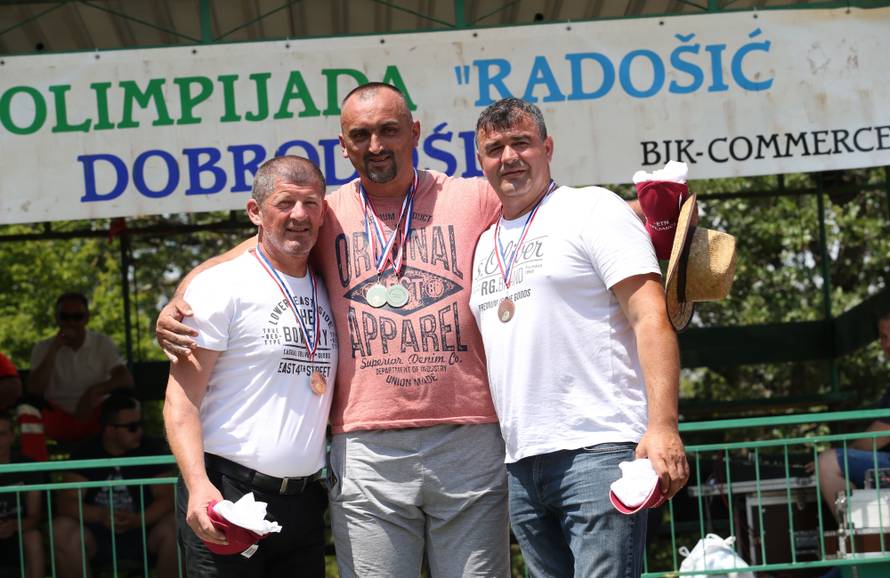 Pobjednik Medo pobjegao preko ograde, ljudi su bježali od njega