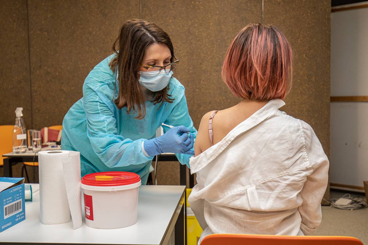 Situacija s koronom u Hrvatskoj se pogoršava: Sve je više oboljelih, stiže novo cjepivo