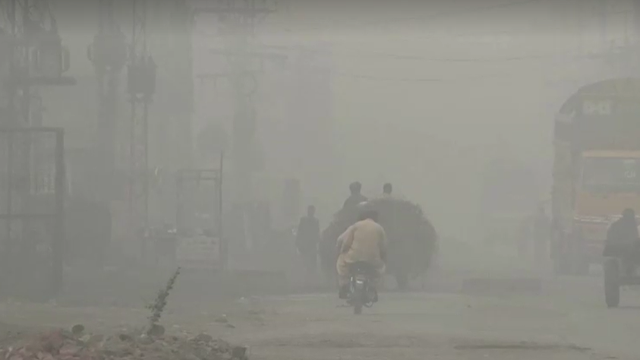 VIDEO Ovo je život u jednom od  najzagađenijih gradova na svijetu - ljudi jedva hodaju vani