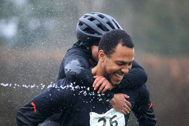 Utrka nošenja supruga u Dorkingu