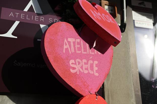 Zagreb: Atelijer sreće u Maloj ulici okićen za Valentinovo 