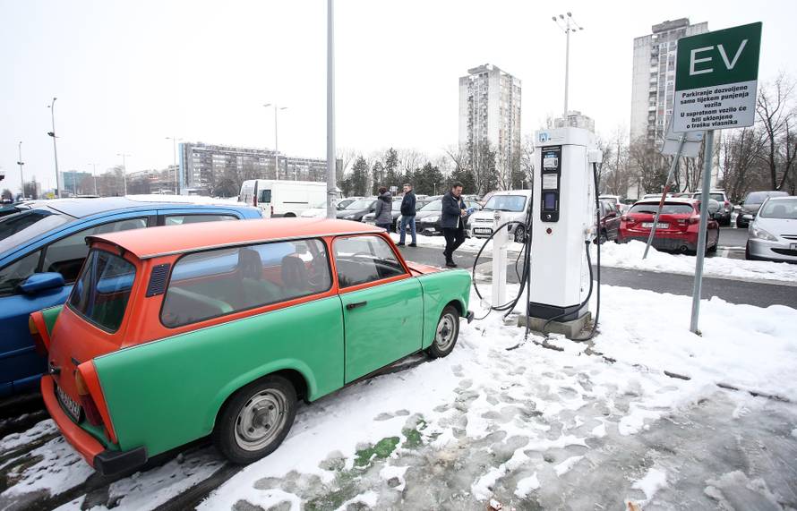 S osam kuna  prijeđe 100 km, a treba mu 5 sati da ga napuni