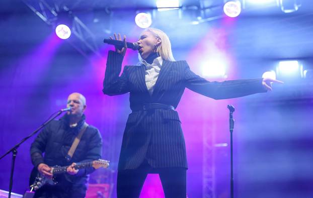 Samobor: Jelena Rozga zabavljala okupljene na Fašniku