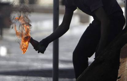 Izbacio na ulicu Molotovljev koktel koji mu je bačen u kuću