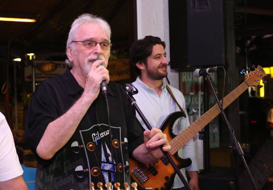 Odolio iskušenju: Grdi nije virio u bujni dekolte Nives Celzijus