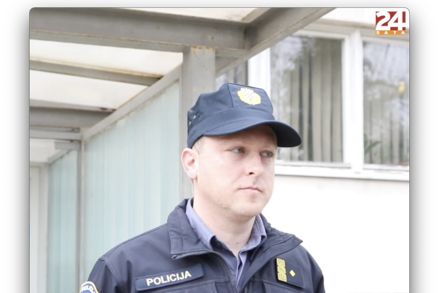 Sisačka policija daje izjave u vezi privođenja Ivana Dumbovića, sina bivšeg petrinjskog gradonačelnika