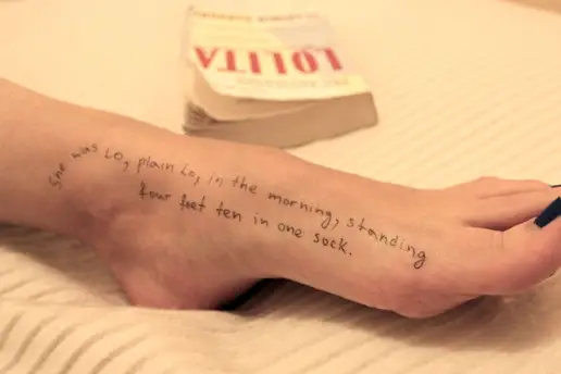 &Scaron;to zna&ccaron;e jezive poruke na &zcaron;enskim tijelima u mra&ccaron;nom Epsteinovom svijetu?