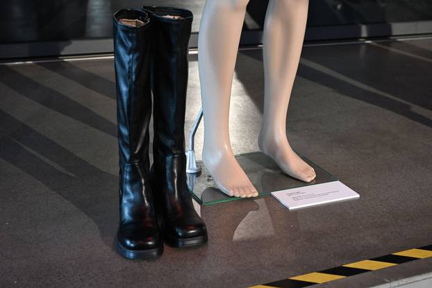 Zagreb: U predvorju MSU-a svečano otvorena izložba "MAMA ŠČ!"