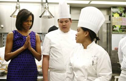 Michelle Obama pomagala u pripremi večere za goste