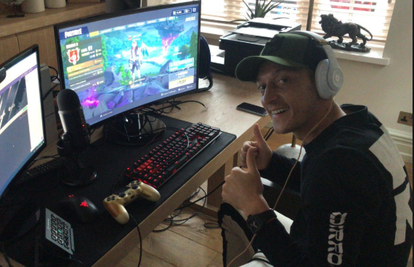 Özil ne igra nogomet zato što po 5 sati dnevno igra Fortnite