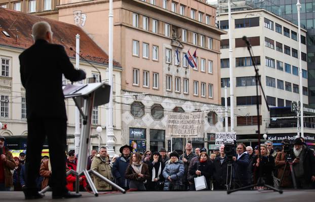 Zagreb, Prosvjed umirovljenika protiv siromaštva, korupcije i kriminala na glavnom gradskom Trgu
