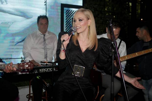 Rozgin koncert privukao srpsku elitu: 'Što joj je s trepavicama?'