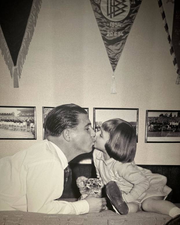 FOTO Pradjed joj je nogometna legenda. I ona ima masu fanova