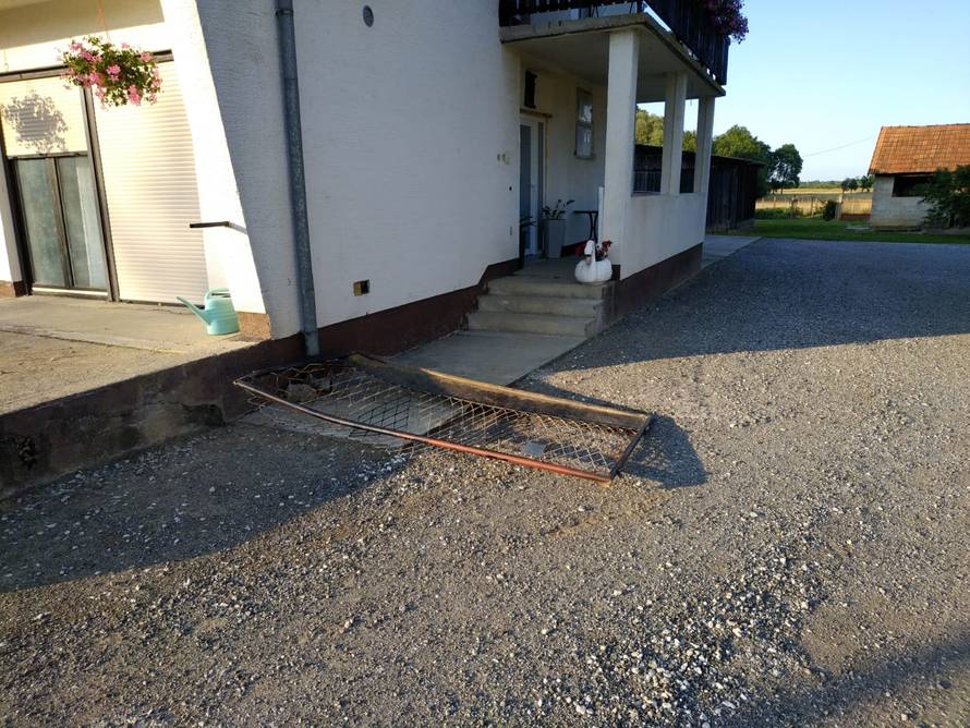 Sjekao zavoj? Alfom se zabio u Corsu pa se prevrnuo na krov