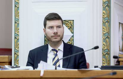 Pernar šutio četiri minute za mlade koji odlaze iz Hrvatske