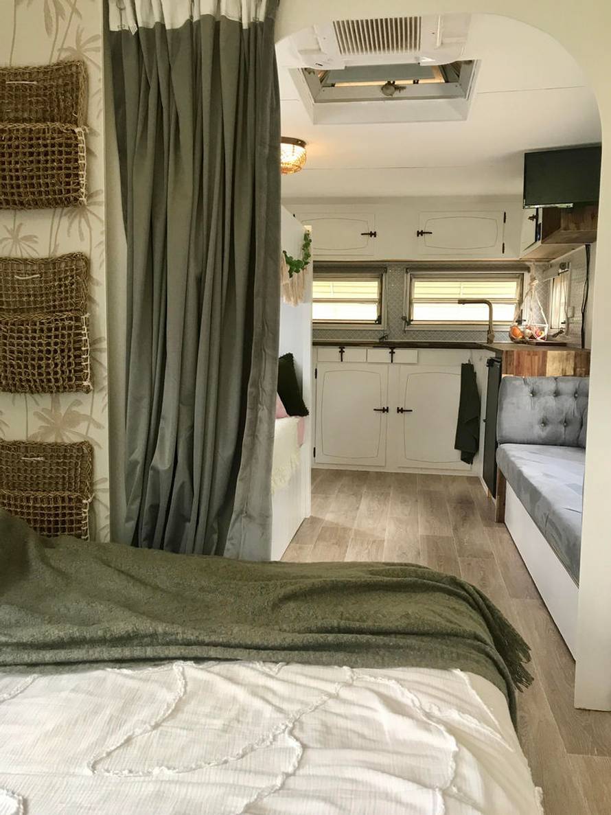 Transformirali karavan u dom iz snova: Sve što vidite, naučili smo napraviti - preko videa