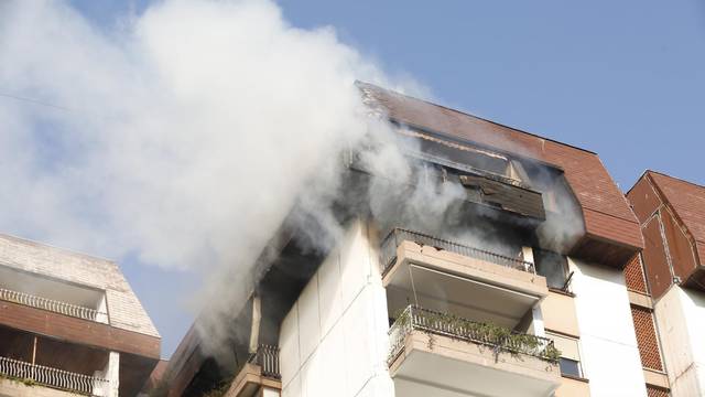 Drama u Beogradu: Spašavali djevojku iz požara na 10. katu