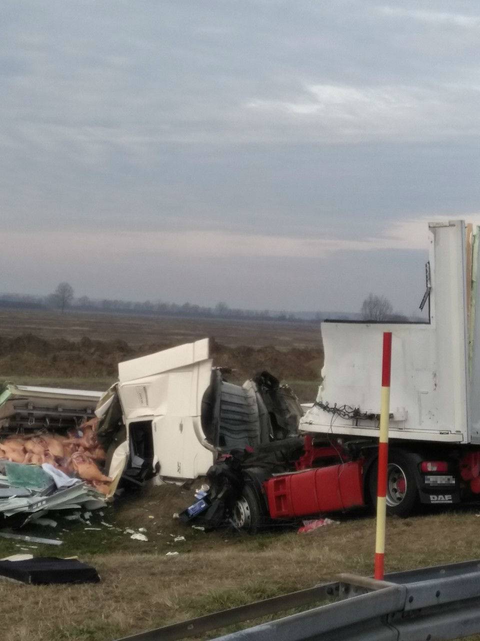 Prevrnuo se kamion: Vozač je u teškom stanju, bori se za život