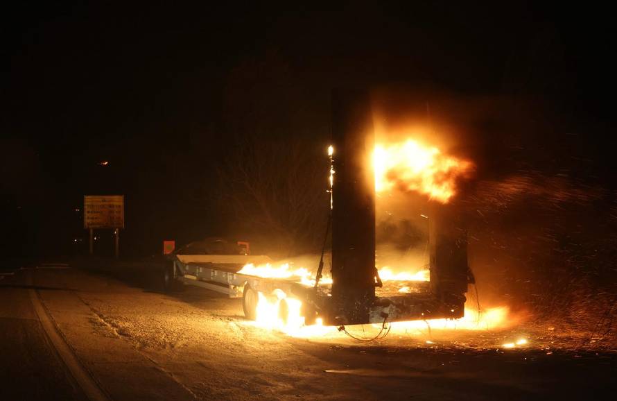 Omiš: Katastrofalna noć na požarištu kod Omiša.