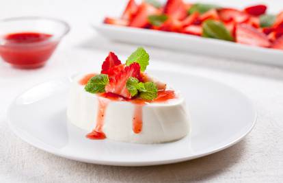 Lagana panna cotta s jagodama