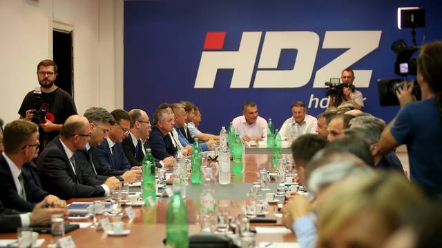 Plenković: HDZ čvrsto stoji pri obrani nacionalnih interesa