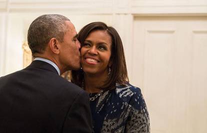 Ma kakav razvod! Michelle i Barack uživali na izletu, fotkali su ih dok ju je dirao po stražnjici