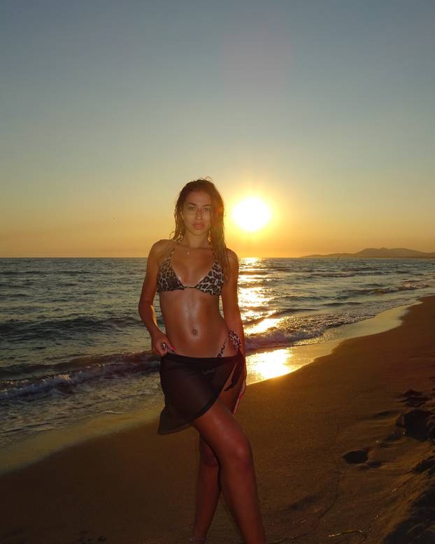 FOTO MMA voditeljica iz Srbije imponirala visinom u Zagrebu