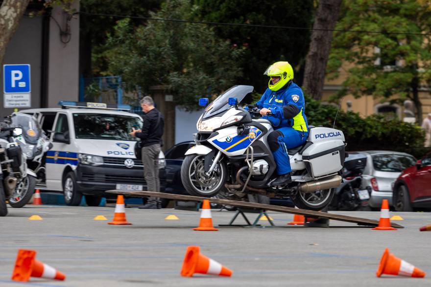 Pula: Natjecanje u spretnosti policijskih motorista "Memorijal Šime Buzov"