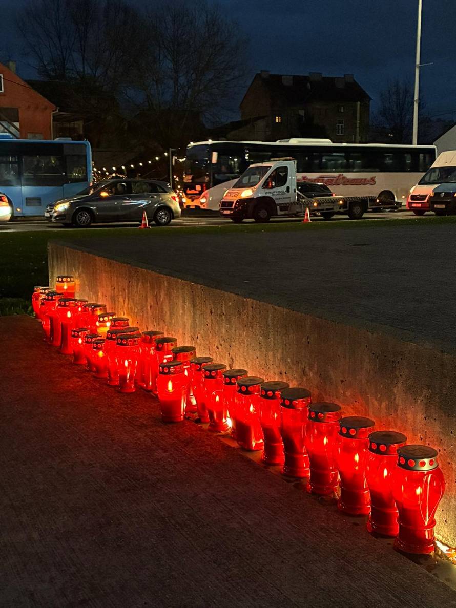 Svečani program uoči Dana sjećanja: Vukovarsko svjetlo mira zasvijetlilo u Zagrebu