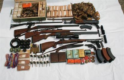 Dvojac iz Koprivnice imao pune torbe oružja i bombi